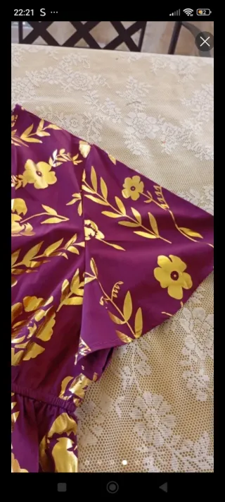 Blusa fiesta morada con estampado dorado