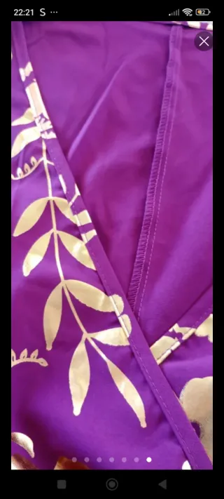 Blusa fiesta morada con estampado dorado