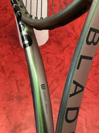 Raqueta Wilson Blade V8 98 16x19 Grip 2