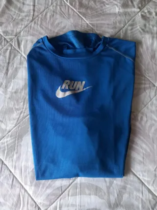 Camiseta Nike RUN azul
