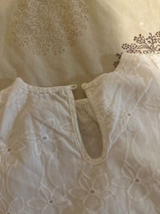 Blusa blanca con flores