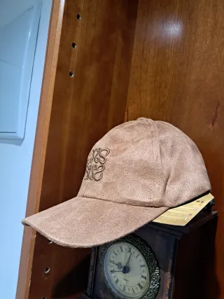 Gorra beige bordada