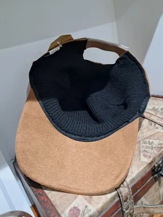 Gorra beige bordada