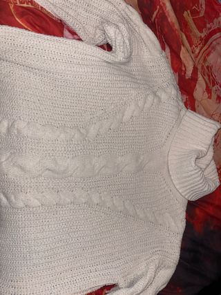 Jersey blanco, cuello alto. 10-11 años