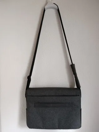 Maletín portátil gris y azul