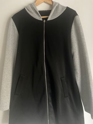 Sudadera con capucha XL negra y gris ( nueva)