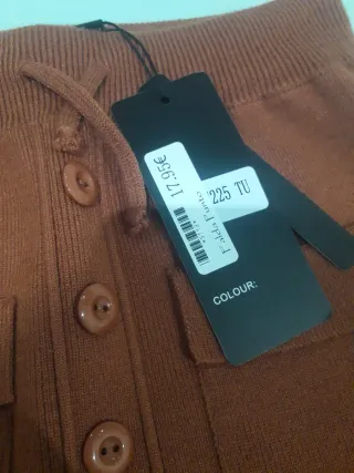 Falda de punto color cazuela.