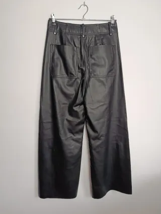 Pantalones wide leg efecto piel