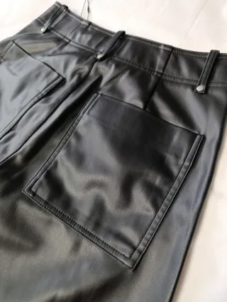 Pantalones wide leg efecto piel