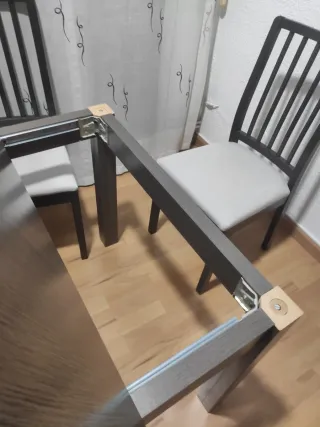 Mesa comedor+ sillas ( 4 extras)