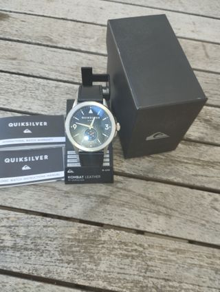 Reloj Quiksilver Negro y Plateado