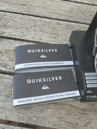 Reloj Quiksilver Negro y Plateado