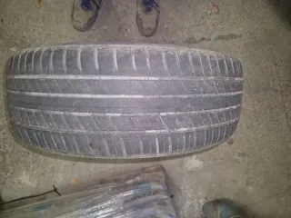 Neumático 235/60R18