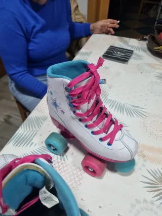 Pattini a rotelle bianchi con stelle