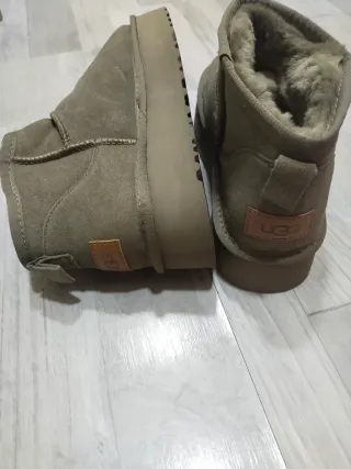 Botas UGG Beige Talla 40