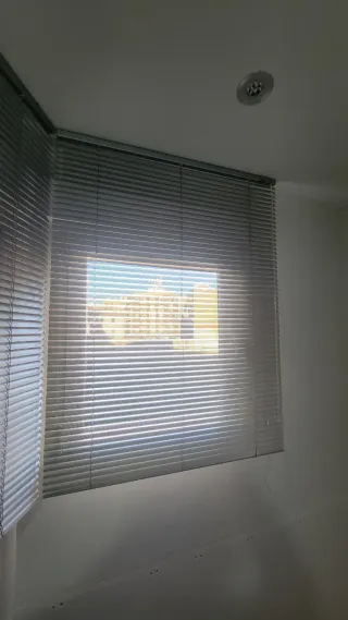 Persiana veneziana in alluminio grigio 105x130cm