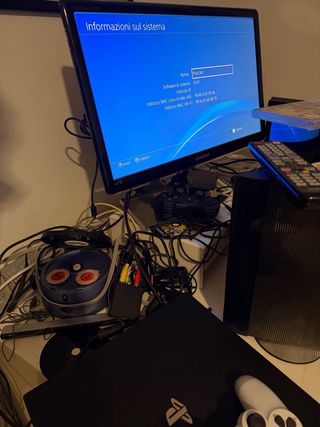 PS4 Pro 1TB firmware basso + 2 Giochi