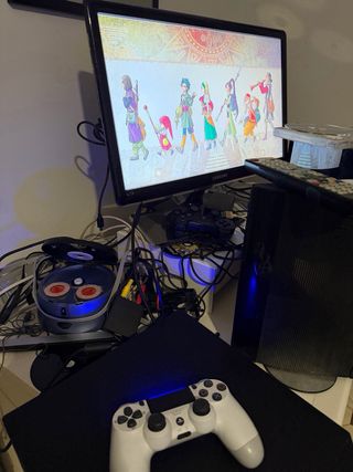 PS4 Pro 1TB firmware basso + 2 Giochi