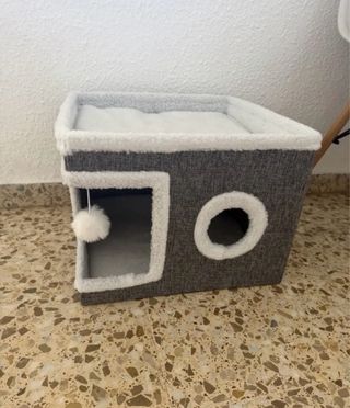 Cuccia per gatti grigia e bianca