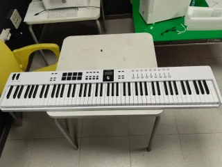 Teclado Controlador MIDI Arturia KeyLab Essential