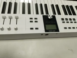 Teclado Controlador MIDI Arturia KeyLab Essential