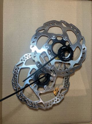 Desviador trasero SRAM, pinzas y discos