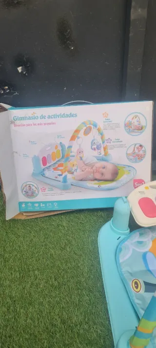Tapete de actividades para bebé con piano