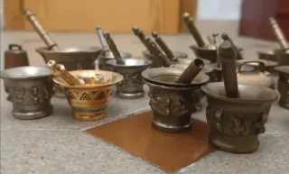 Lotto di mortai e campane antiche e altre cose