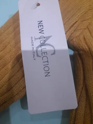 Jersey de punto mostaza cuello alto