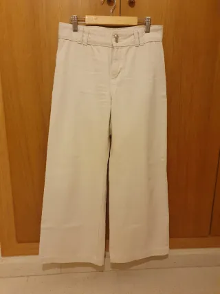 Vaqueros culotte beige. Equivale a talla 36