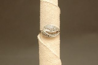 Anillo de Plata Ley 999 con Marquesitas