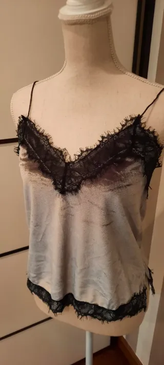 Top Bershka encaje y terciopelo