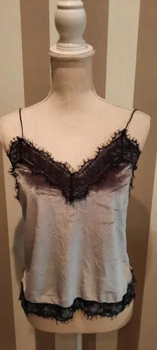 Top Bershka encaje y terciopelo