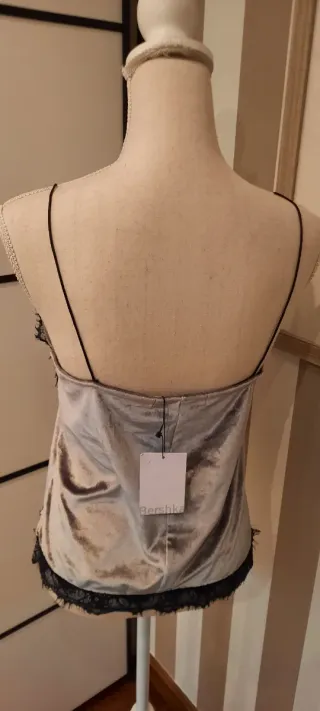 Top Bershka encaje y terciopelo