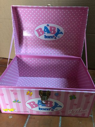 Baby Born, ropa, baúl y wc