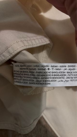 Camisa Bershka beige con volantes