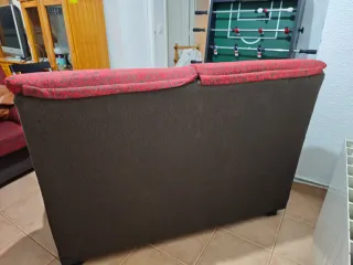 Sofá de 2 plazas rojo y negro