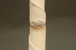 Anillo de Plata Ley 999 con Marquesitas