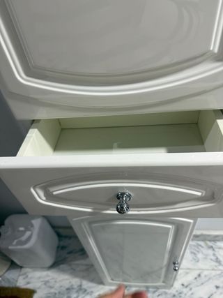 Mueble de baño estrecho