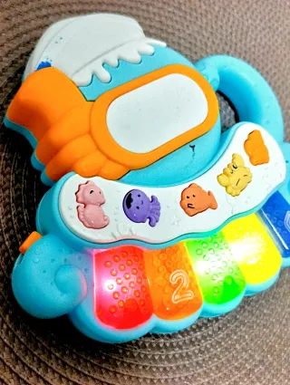 Pianola musicale luci e suoni. X bambini a Natale