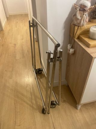 Perchero Ropa Metálico Portátil y plegable