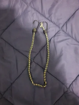 Cordón elástico con ganchos