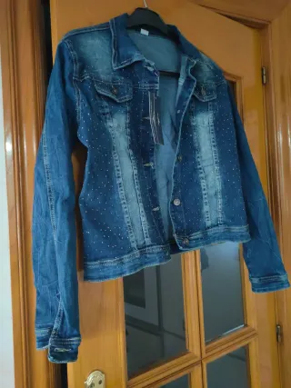 Cazadora tejana con pedrería