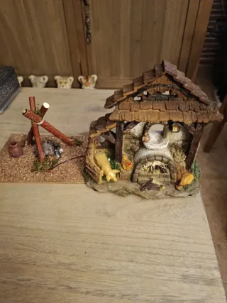 2 Piezas Belén: Establo y fuego