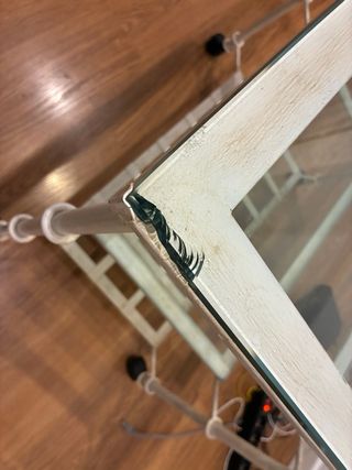 Mesa TV hierro forjado con ruedas y 4 baldas.