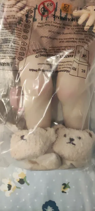 Bambola realistica con vestito orsetto