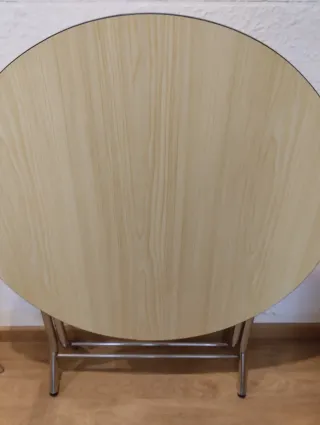 Mesa plegable y 2 sillas apilables de metacrilato