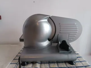 Cortador de alimentos plateado