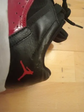 Jordan zapatillas Negras y Rojas