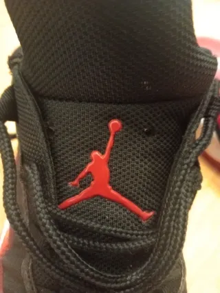 Jordan zapatillas Negras y Rojas